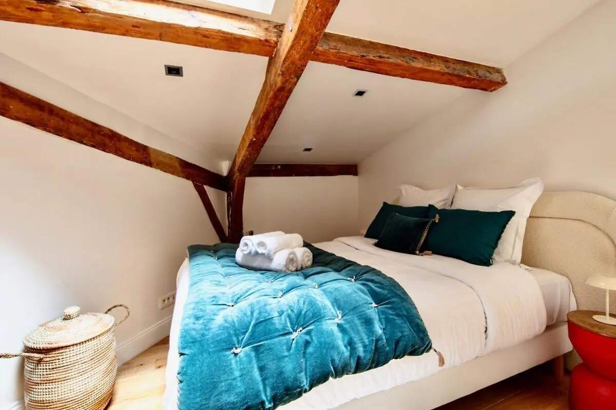 Paris 8 - Opera - Rue Constantinople - Duplex 8 Pieces Apartment