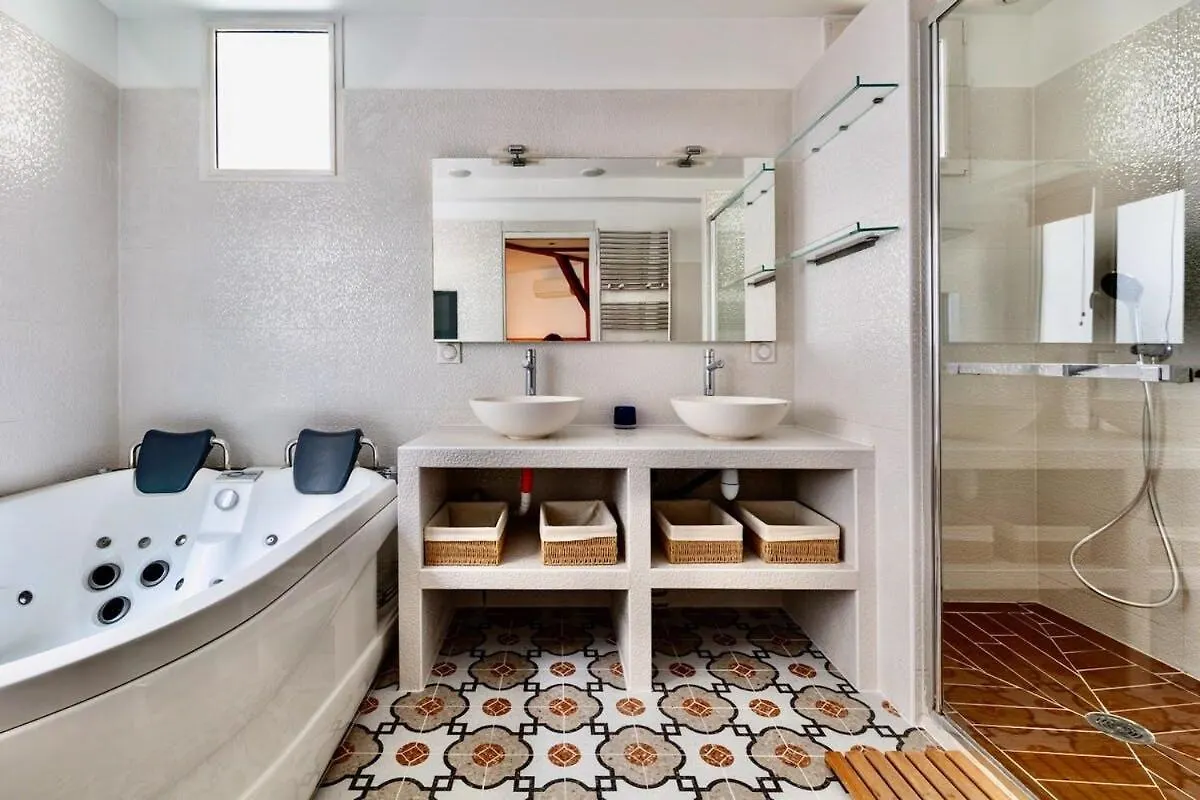 Paris 8 - Opera - Rue Constantinople - Duplex 8 Pieces Apartment