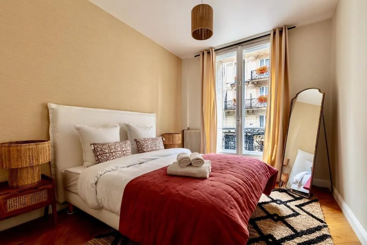 Paris 8 - Opera - Rue Constantinople - Duplex 8 Pieces Apartment 0*,