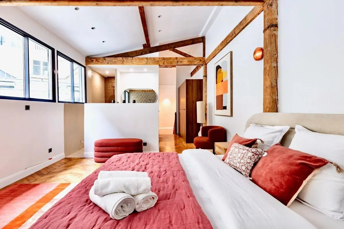 Paris 8 - Opera - Rue Constantinople - Duplex 8 Pieces Apartment